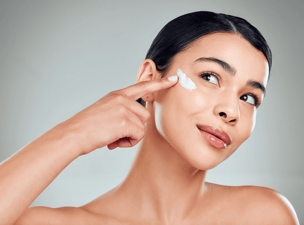 Chống nắng – bước không thể thiếu để trị thâm thành công Chống nắng – bước không thể thiếu để trị thâm thành công